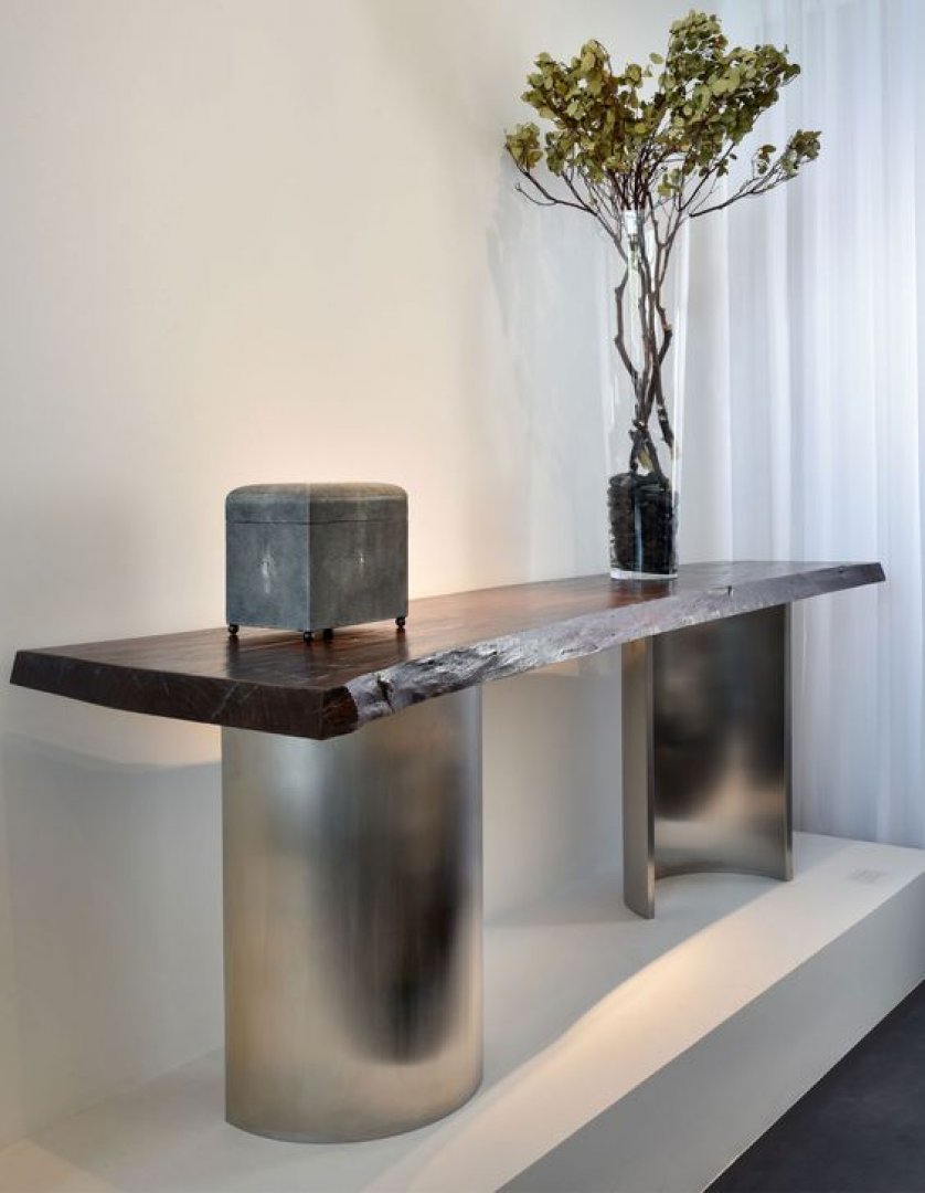 f1acd2efe3d7164d40575e5b3d977de6 Sideboard 1 - Image 1